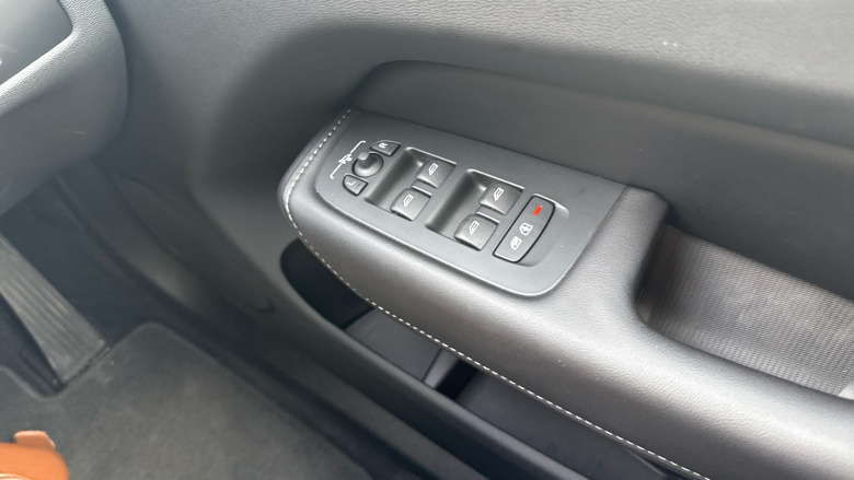 Volvo XC60 2.0 B5P Ultimate Dark 5dr AWD Geartronic Petrol Estate